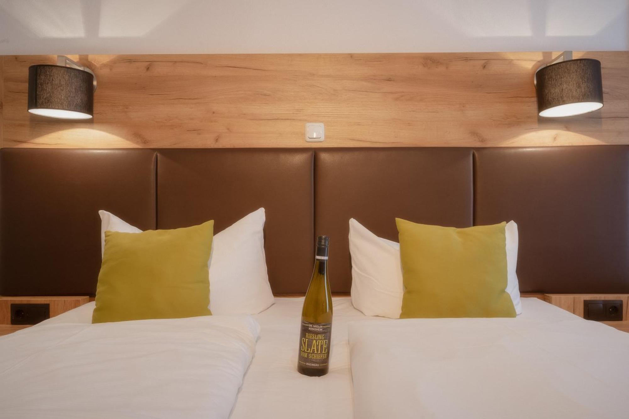 Weinhotel Des Riesling Zum Gruenen Kranz Рюдесгайм-ам-Райн Номер фото